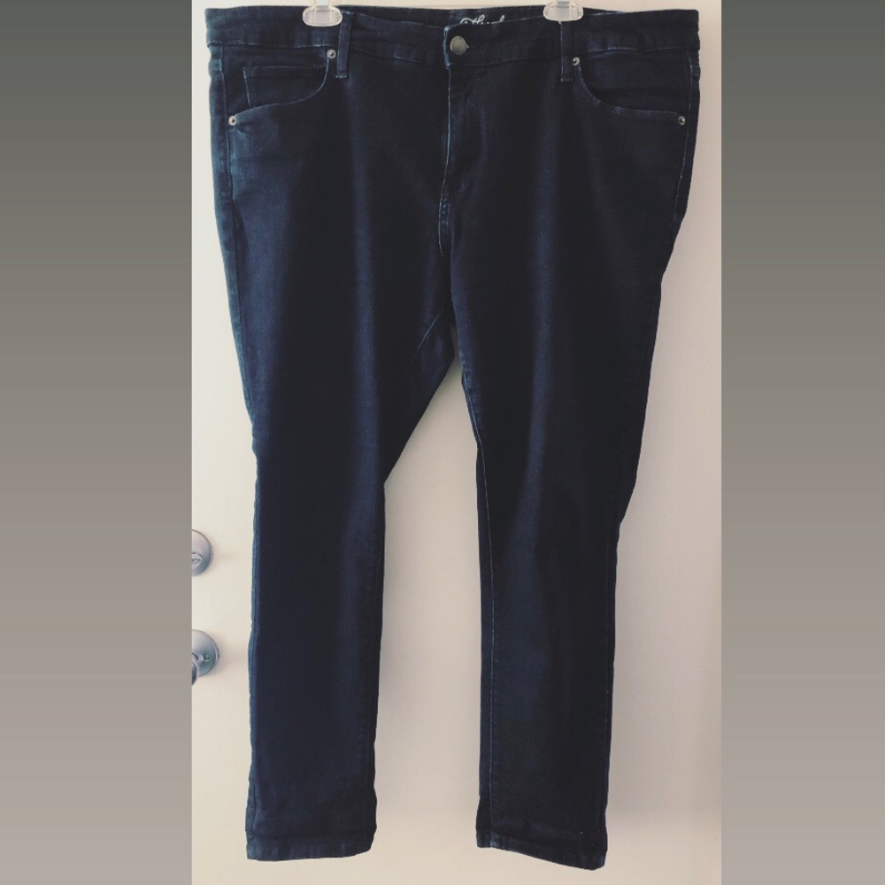 Universal Thread dark blue jeans 20W